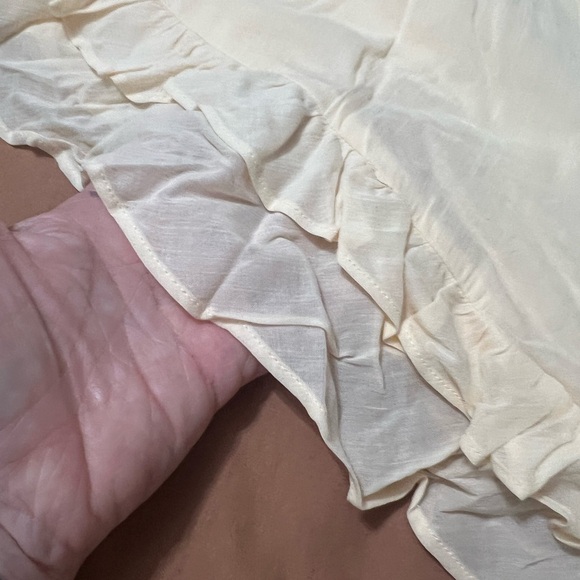 Spell Light Cream Ruffle Shorts - Picture 3 of 9